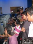 Mucha gente viendo y aprendiendo